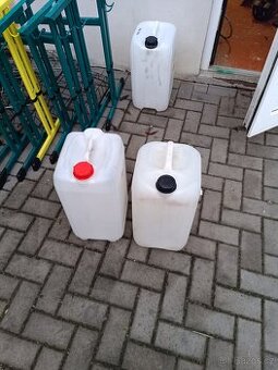 Plastový kanystr 25 litrů