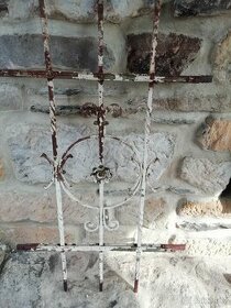 Starožitná kovaná mříž