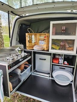 kempovací vestavba do dodávky