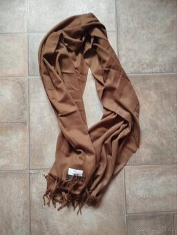 Hnědá šála - 1