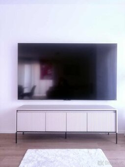 Stůl pod TV s LED osvětlením