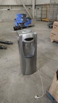 Výdejník vody - fontána na horkou a studenou vodu velká