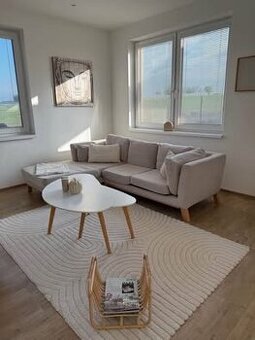 Ratanový stojan na časopisy