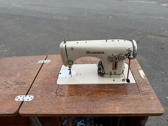 Starý šicí stroj
