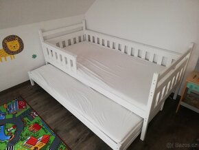 Dětská postel s výsuvným lůžkem a šuplíky