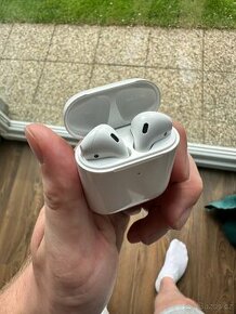 Apple Airpods sluchátka