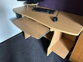 Počítačový stůl, pocitac a monitor