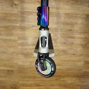 Custom freestyle koloběžka
