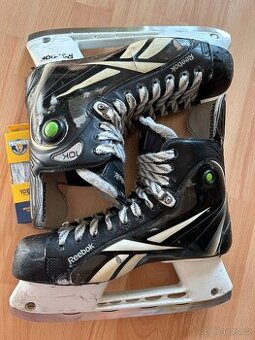 Hokejové brusle reebok us 10,5 + šnúrky howies