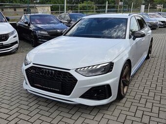 Audi RS4 COMPETITION PLUS KARBON B&O V-MAX