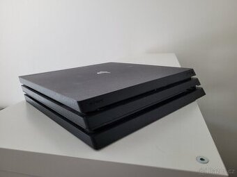 PS 4 PRO, 2x ovladače; přepastovaná; vyčištěná