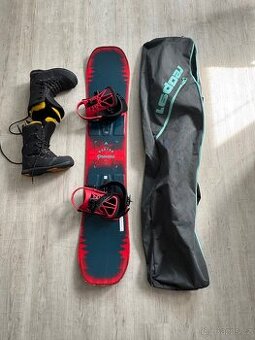 Burton snowboard s vakem a botama