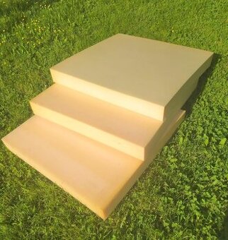 Prodám molitanové desky 80x80x10 cm (3 kusy)