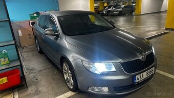 ŠKODA / SUPERB II (3T4) / 2.0 TDI sedan SLEVA