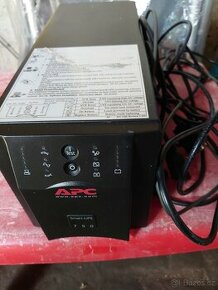 Záložní zdroj APC Smart - UPS 750.