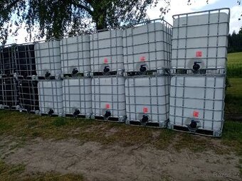 IBC nádrže kontejnery na 1000 litrů