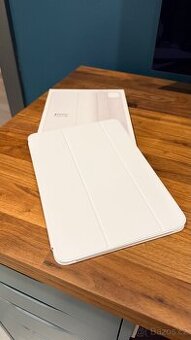 Apple Smart Folio pro iPad Pro 11” (M4/M5) – bílé, TOP stav