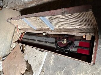 Retro pletací stroj DOPLETA (r. 1974) v původním kufru