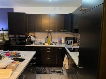 Černá kuchyně Ikea s ostrůvkem a spotřebiči,6224