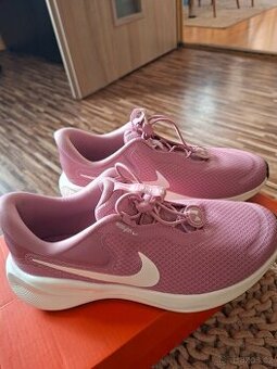 Nove tenisky Nike revolution vel.  38,5