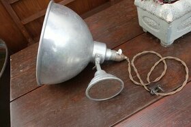 Historická dílenská lampa