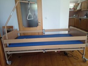 Zdravotní polohovací postel s matrací