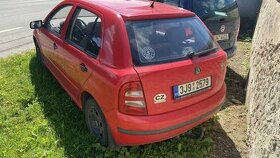 Škoda Fabia - díly červená