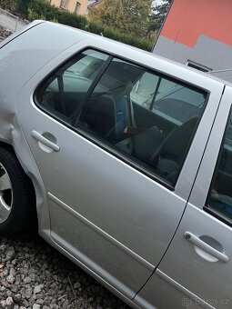 VW Golf IV -  zadní dveře hatchback - 1