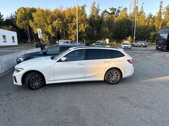 BMW 330e xDrive Touring M Sport (G21) – r.v. 2021, záruka do