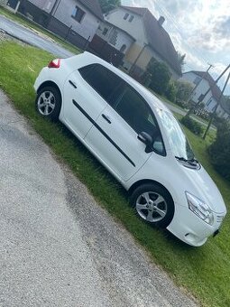 Prodám Toyotu auris - 1