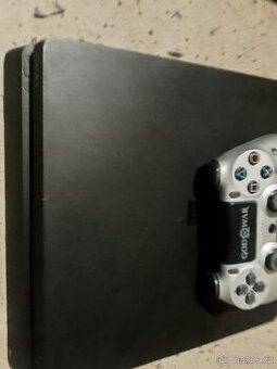 Prodám PS4 Slim mám k tomu jeden ovladač