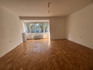 Poděbrady: Prostorný a slunný byt, garáž, sklep
