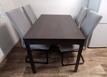 Rozkládací jídelní stůl, dřevo, - stav nového.