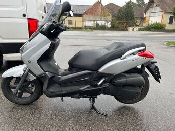 Yamaha Xmax 125,Servisní knížka