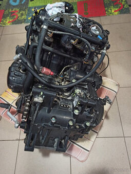 Motor kompletní Triumph