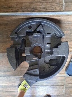 Bmw e60 výplň  dna kufru