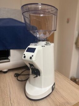 Nuova Simonelli MDXS on demand - mlýnek