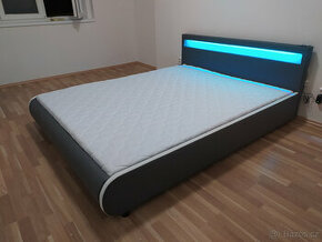 Manželská postel 160x200 s roštem, LED a matrace - 1