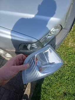 REZERVACE - PRODÁNO - Volvo V40 blinkr pravá strana