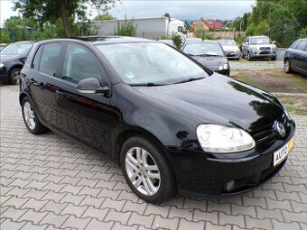 Volkswagen Golf 1,6 i TREND,KLIMA