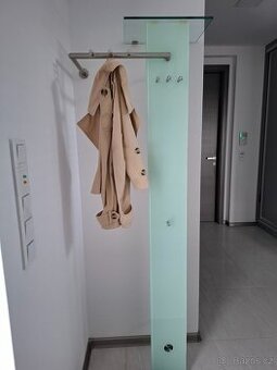 Designový věšák s kov. Prvky - 1