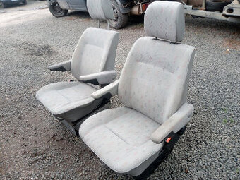 Přední sedačky VW T4 loketni operky