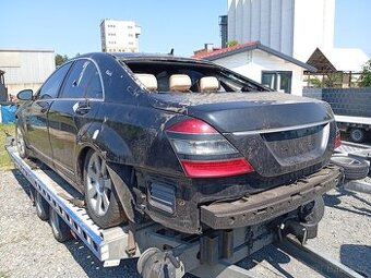Prodám náhradní díly na mercedes w221