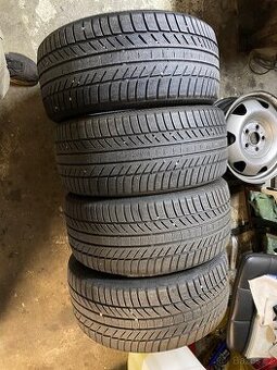 Pneu 245/40R18 97V