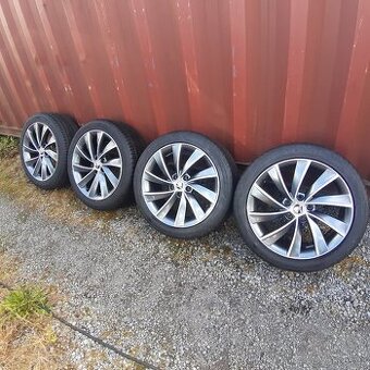 Turbine Alu kola R18 Antracit Škoda Superb VW Passat