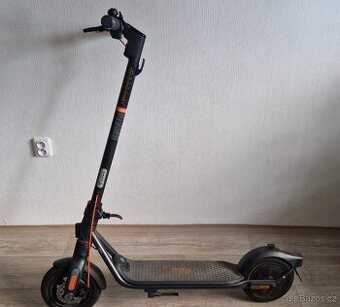 Elektrokoloběžka Segway Ninebot F2 Pro E