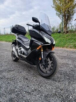 Honda Forza 750