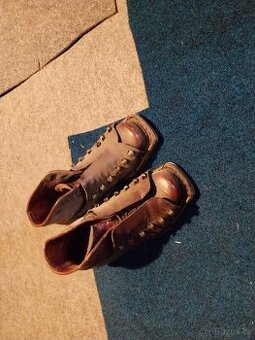 Prodám retro lyžařské boty.