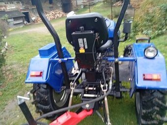 Prodej malotraktoru tovární výroby