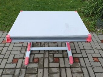 Dětský polohovatelný stul